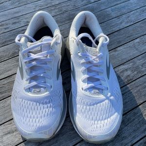 Brooks adrenaline GTS 18 size 8.5 wide